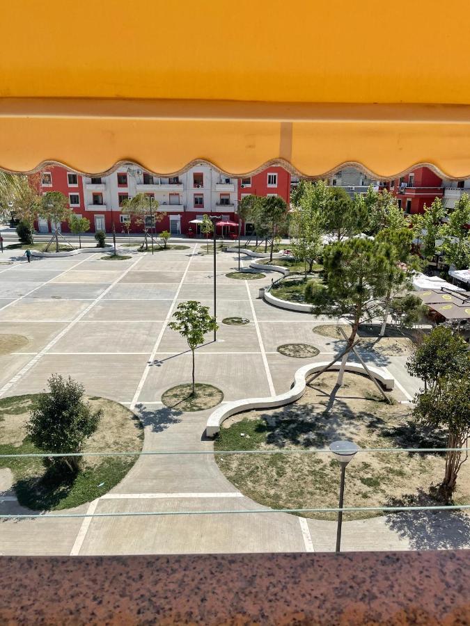 Sunkissed Centre Apartment Vlorë Esterno foto