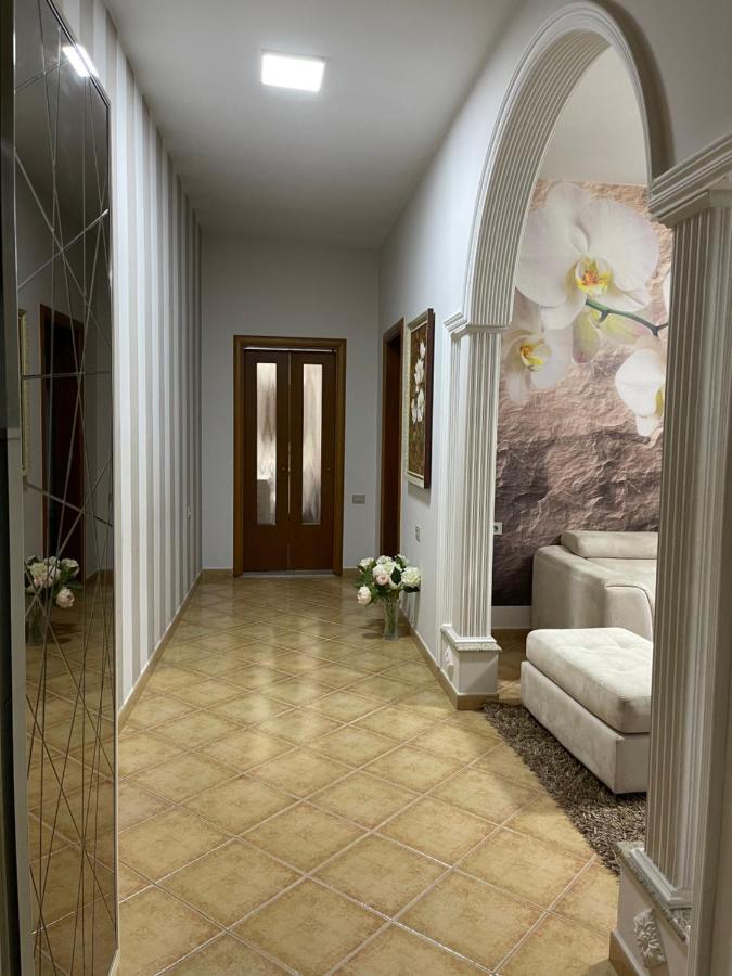 Sunkissed Centre Apartment Vlorë Esterno foto