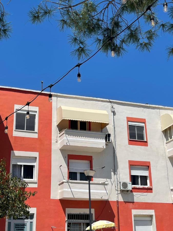 Sunkissed Centre Apartment Vlorë Esterno foto